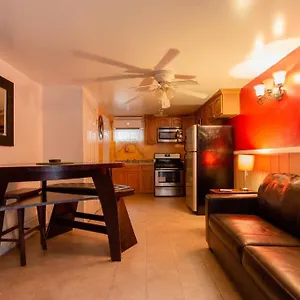 Apartment Large Apt, One Block To Train, New York
